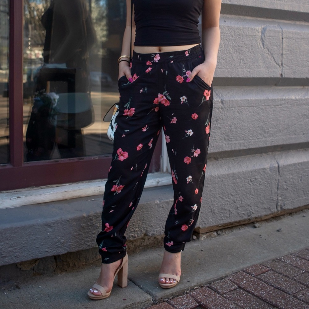 Tapered floral pants